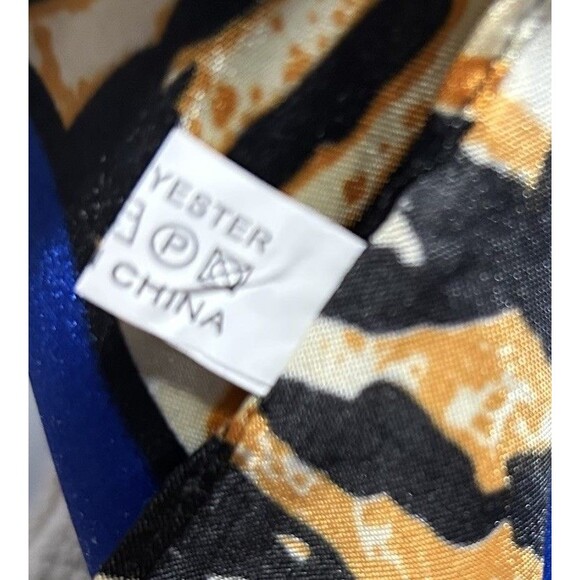 Satin Floral Shawl Scarf Wrap Blue with animal print Edge Cover 34” Square - Picture 4 of 5